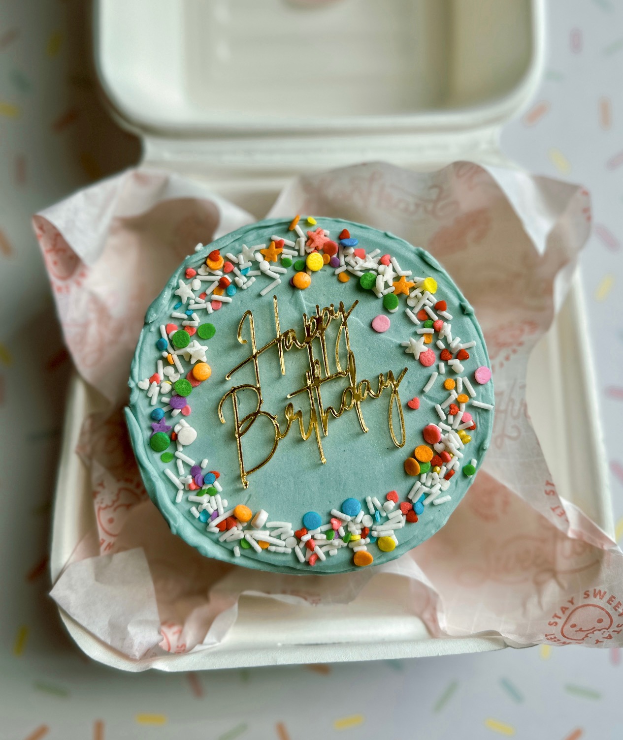 White Lunchbox Cake - Image 2